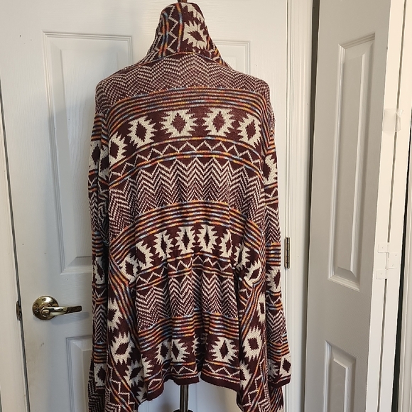 Xhilaration Burgundy and Cream Knit - Picture 6 of 14